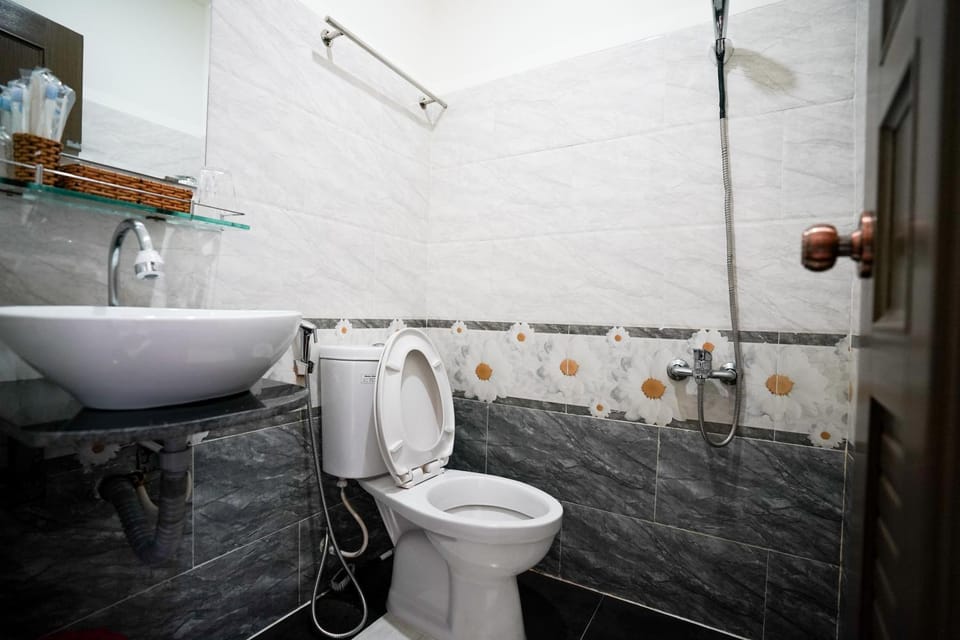 Shower, Toilet, Bathroom, Bath, bidet