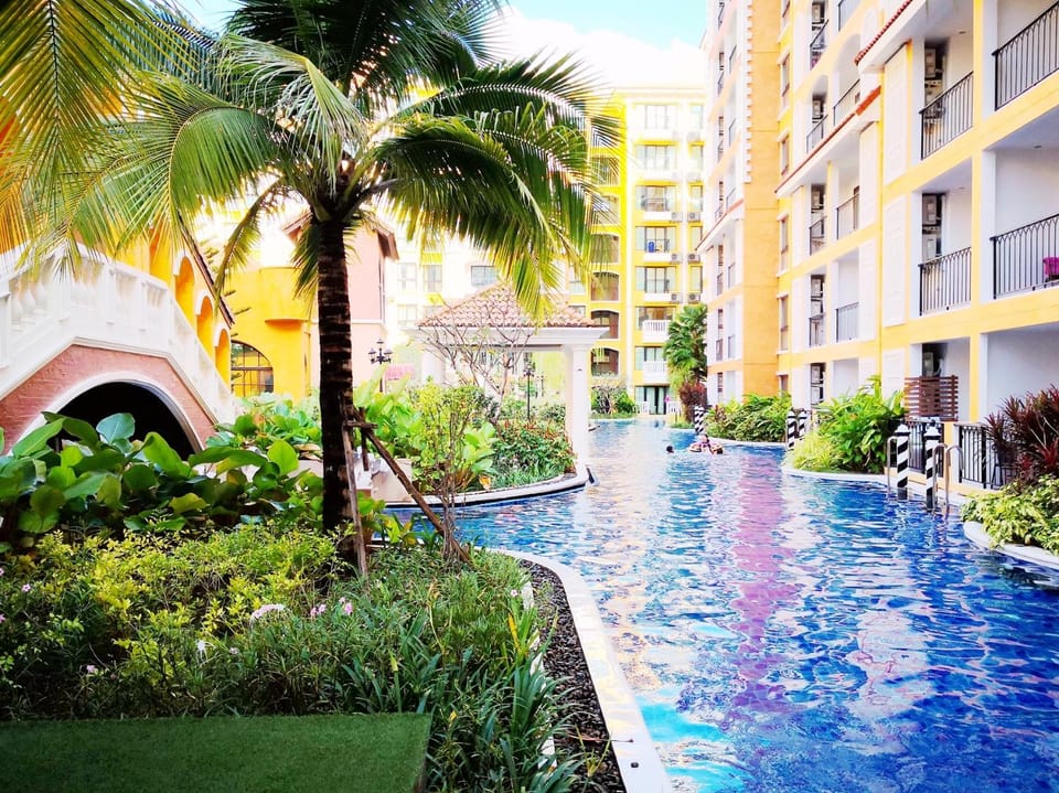 Swimming pool, Swimming pool