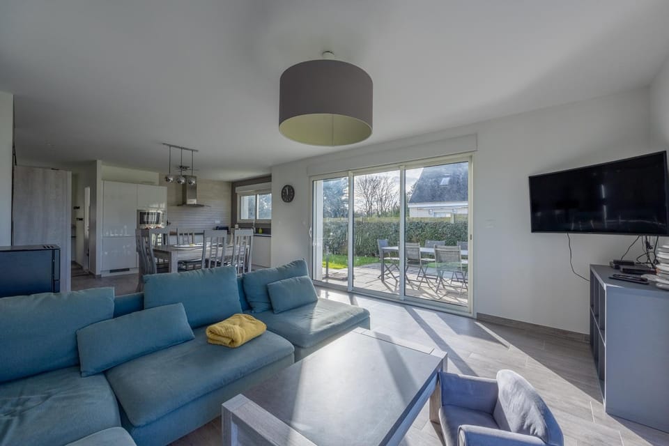 TV and multimedia, Living room, Dining area