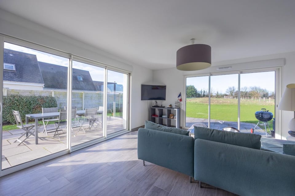 TV and multimedia, Living room, Garden view