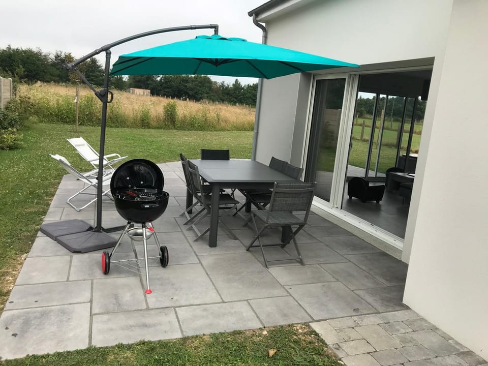 Patio, Garden, Dining area, Garden view, sunbed