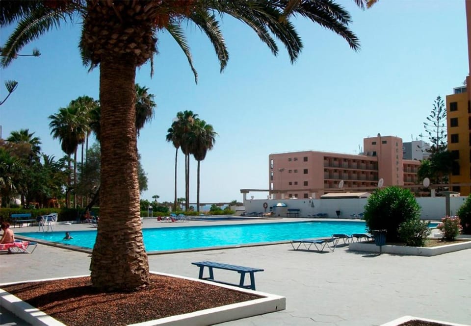 Swimming pool, Swimming pool