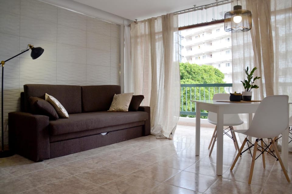 Coffee/tea facilities, Balcony/Terrace, Living room, Dining area