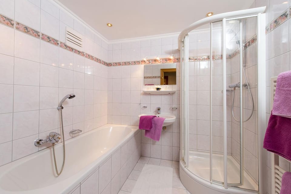 Bathroom, Photo of the whole room