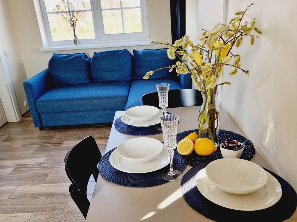 Living room, Food and drinks, Dining area