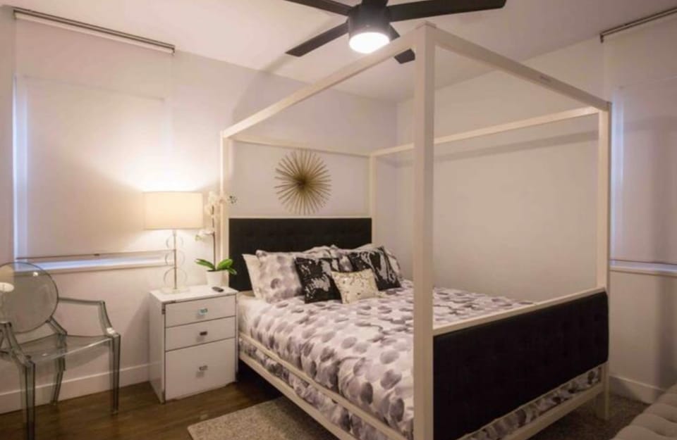 Photo of the whole room, Bedroom