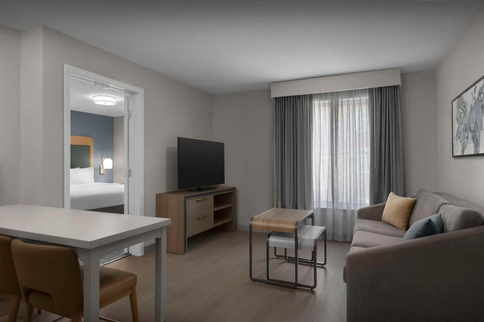 Living room, Photo of the whole room, Seating area, Bedroom
