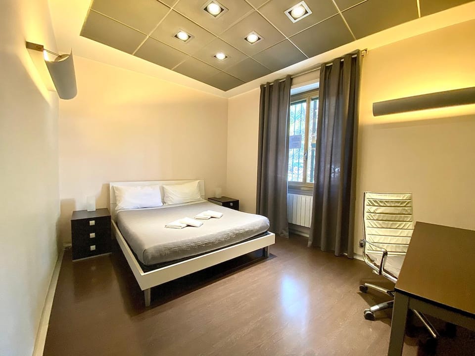 Photo of the whole room, Bedroom