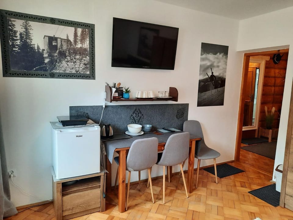 Kitchen or kitchenette, Living room, oven