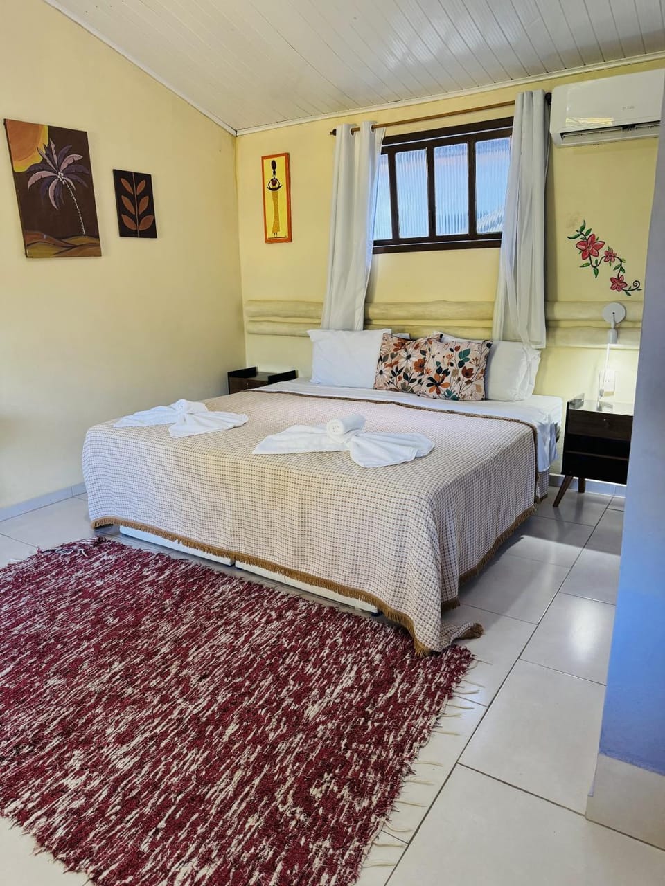 Bed, Photo of the whole room, Bedroom, air conditioner