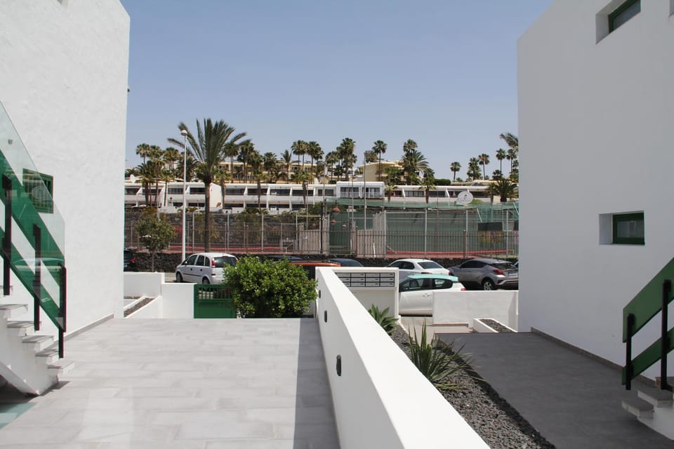 Balcony/Terrace, Street view