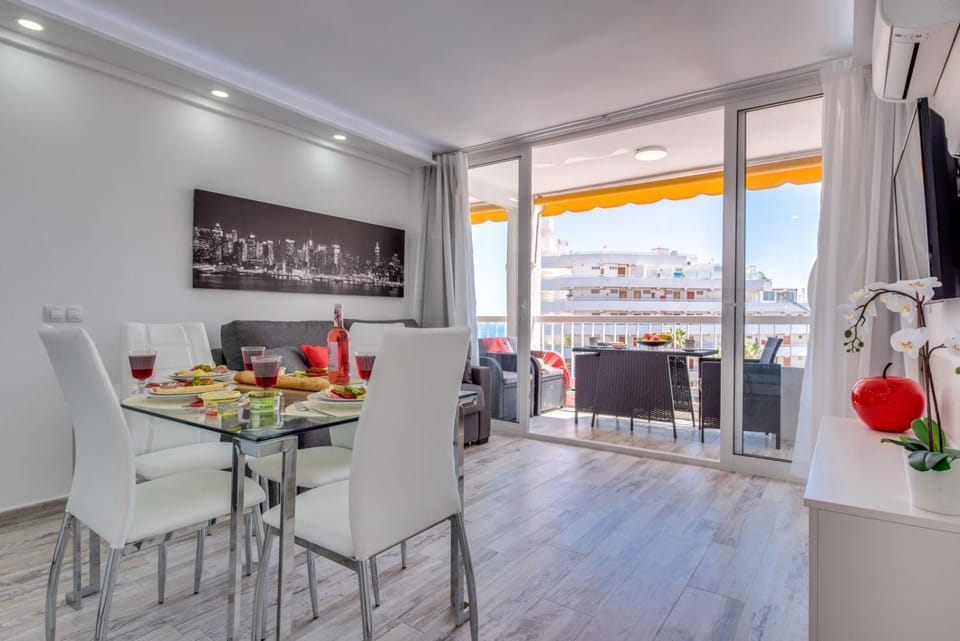 Communal lounge/ TV room, Balcony/Terrace, Living room, Dining area, Sea view