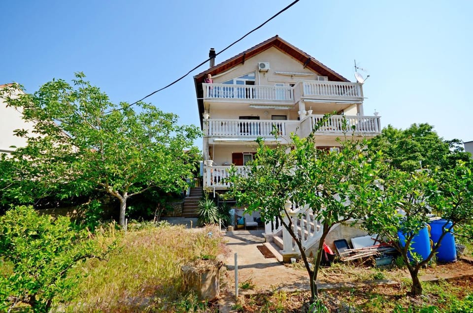 Property building, Garden, Garden view