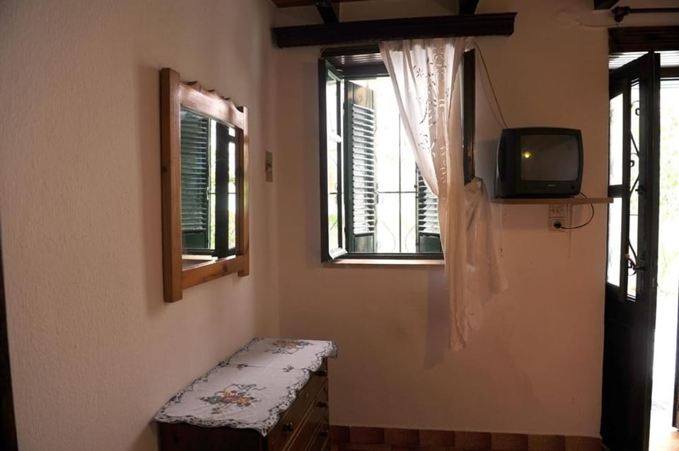 Day, Decorative detail