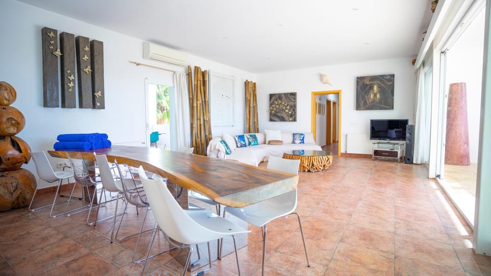 Communal lounge/ TV room, Dining area