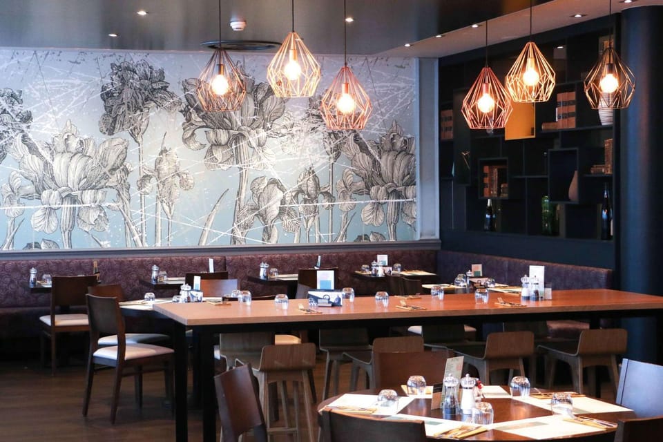 Restaurant/places to eat, Dining area, On site