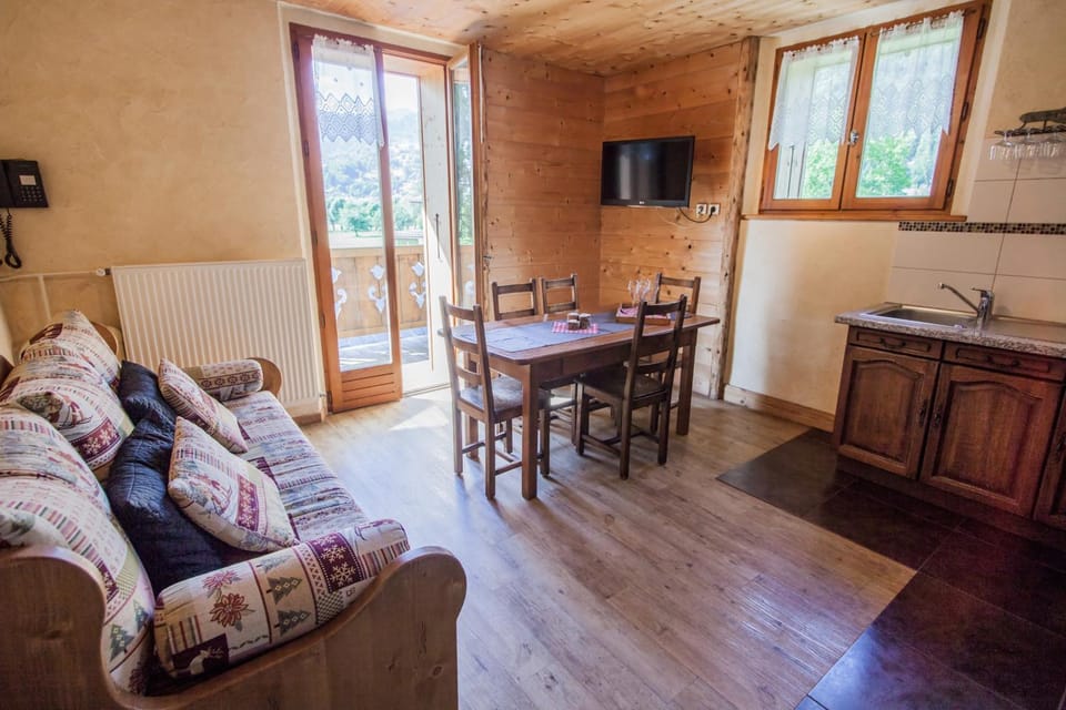 Balcony/Terrace, Kitchen or kitchenette, Living room, Dining area