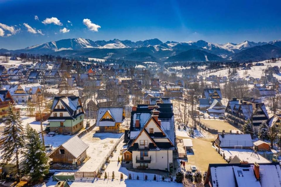 Property building, Nearby landmark, Day, Natural landscape, Bird's eye view, Winter, Mountain view