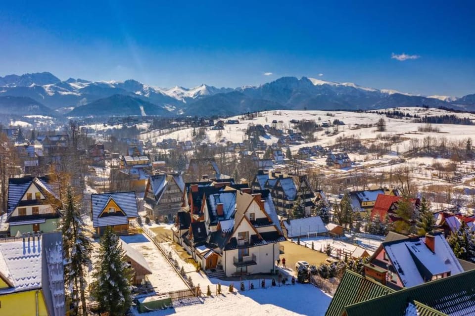 Nearby landmark, Day, Natural landscape, Bird's eye view, Winter, City view, Mountain view