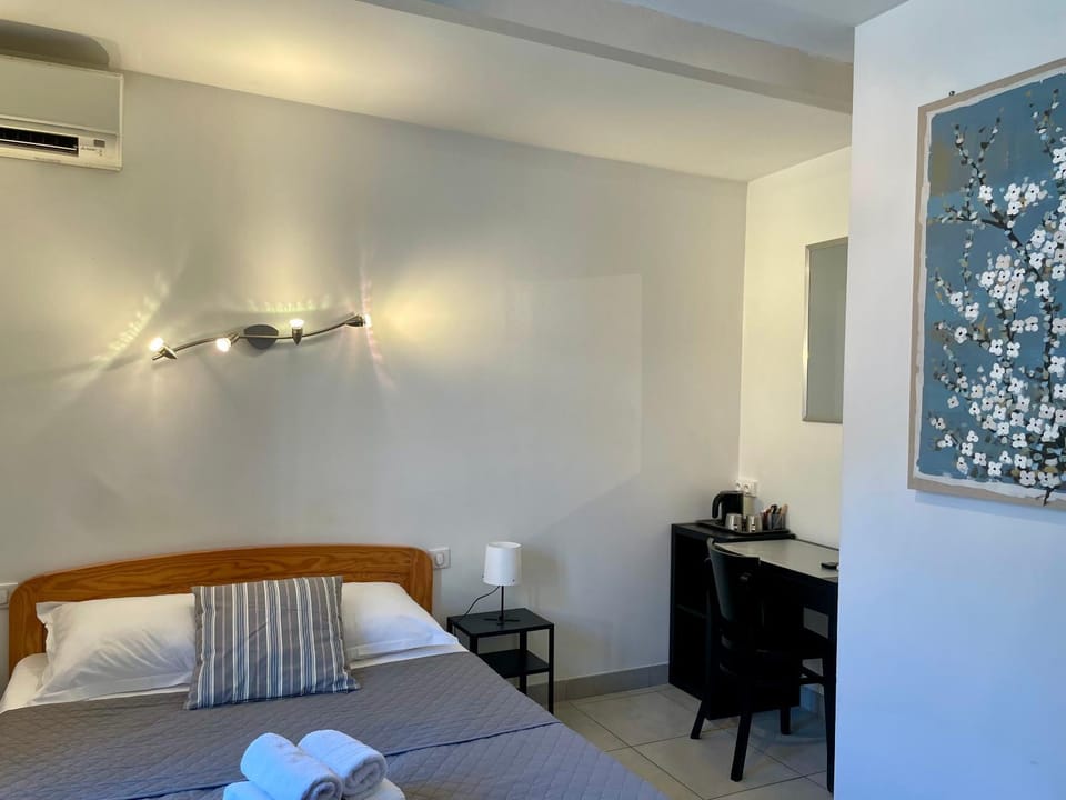 Hotel L'Escale Hotel in Le Grau-du-Roi