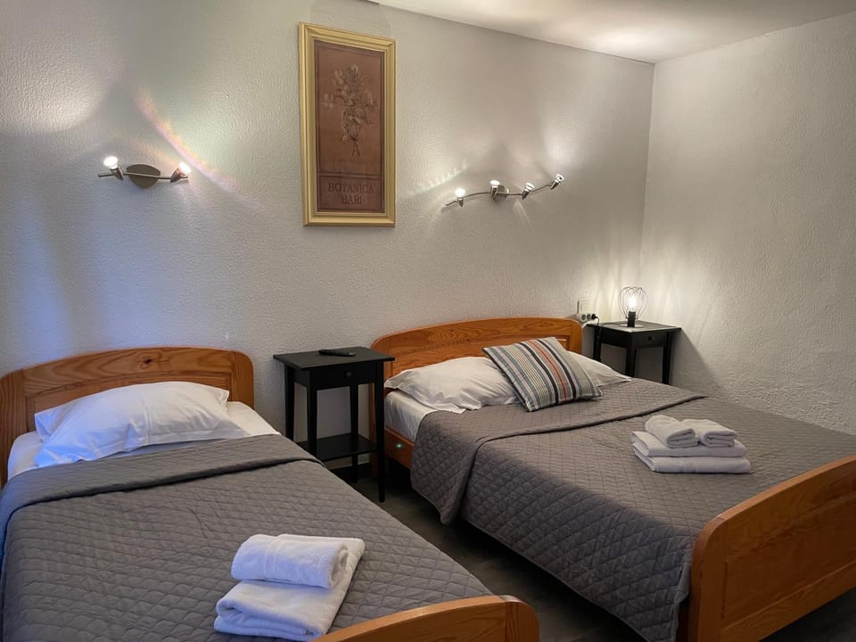 Hotel L'Escale Hotel in Le Grau-du-Roi