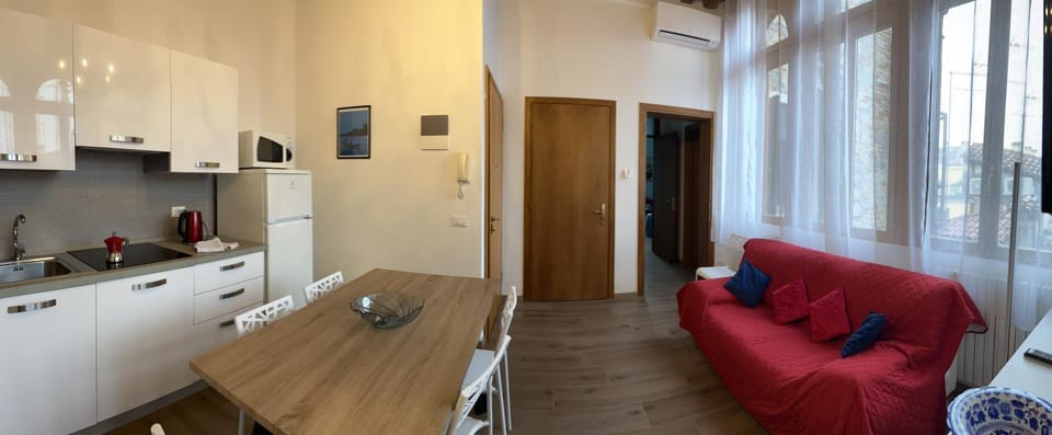 TV and multimedia, Kitchen or kitchenette, Living room, Seating area, Dining area, minibar, stove, air conditioner