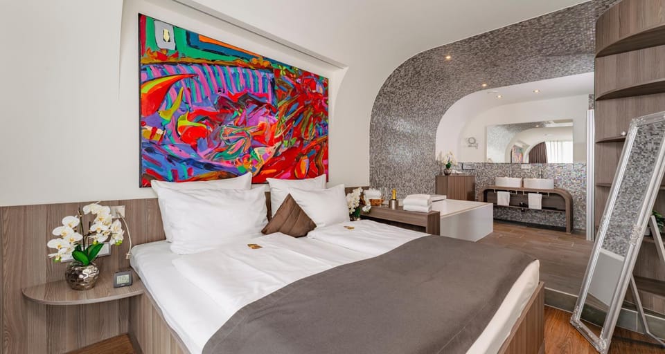 Bed, Photo of the whole room