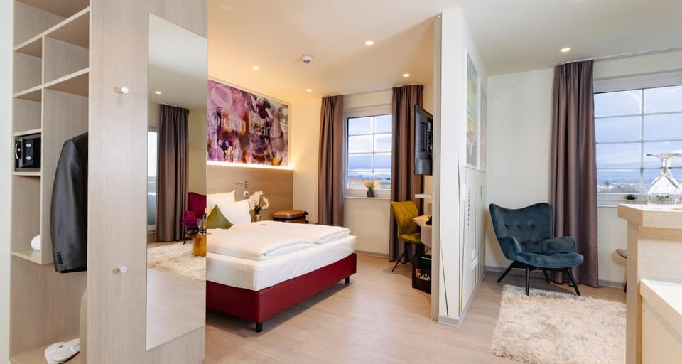 Bed, Living room, Photo of the whole room, Bedroom, wardrobe