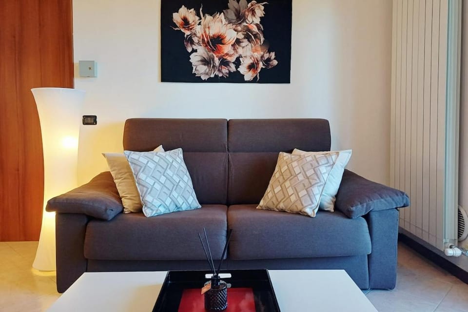 Verona Top Floor Flat & Garage Apartment in Verona