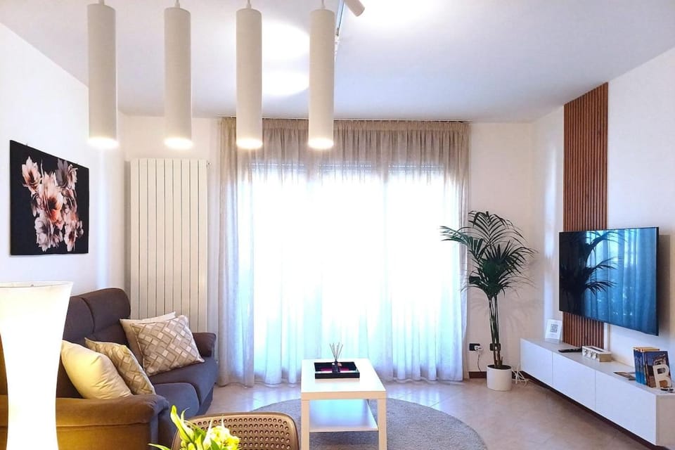 Verona Top Floor Flat & Garage Apartment in Verona