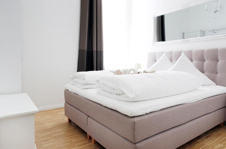 Bed, Photo of the whole room, Decorative detail