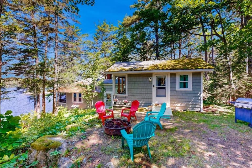 Property building, Day, Natural landscape, BBQ facilities, Garden view, River view