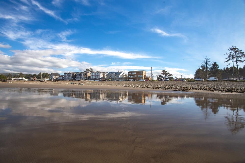 Lighthouse By The Cove House in Seaside