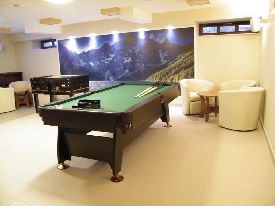 Billiard, Darts, Lounge or bar
