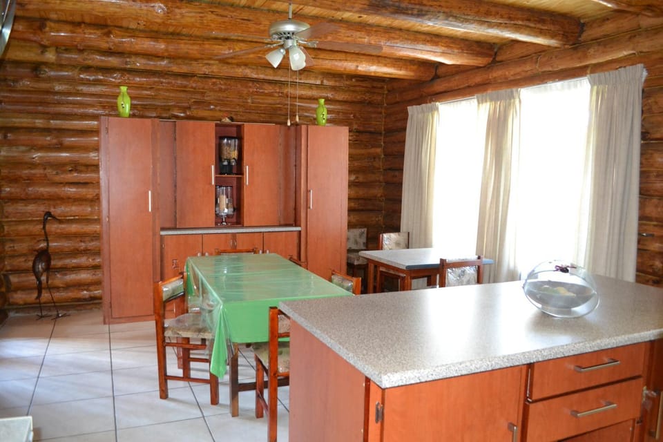 Kitchen or kitchenette, Dining area, Breakfast
