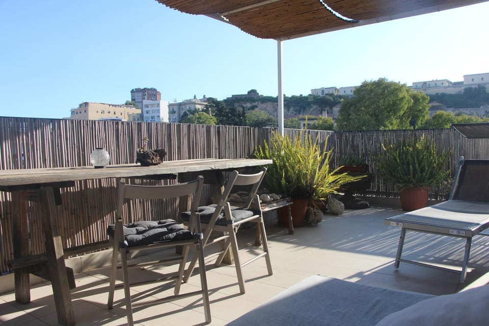 Balcony/Terrace, Living room, Dining area, Landmark view, Sea view, Quiet street view