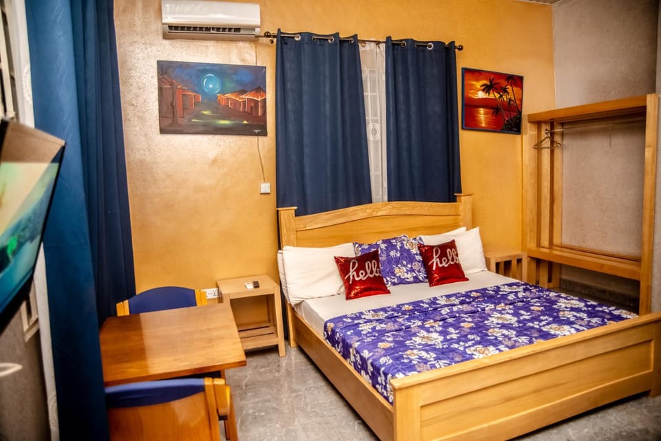 Photo of the whole room, Bedroom