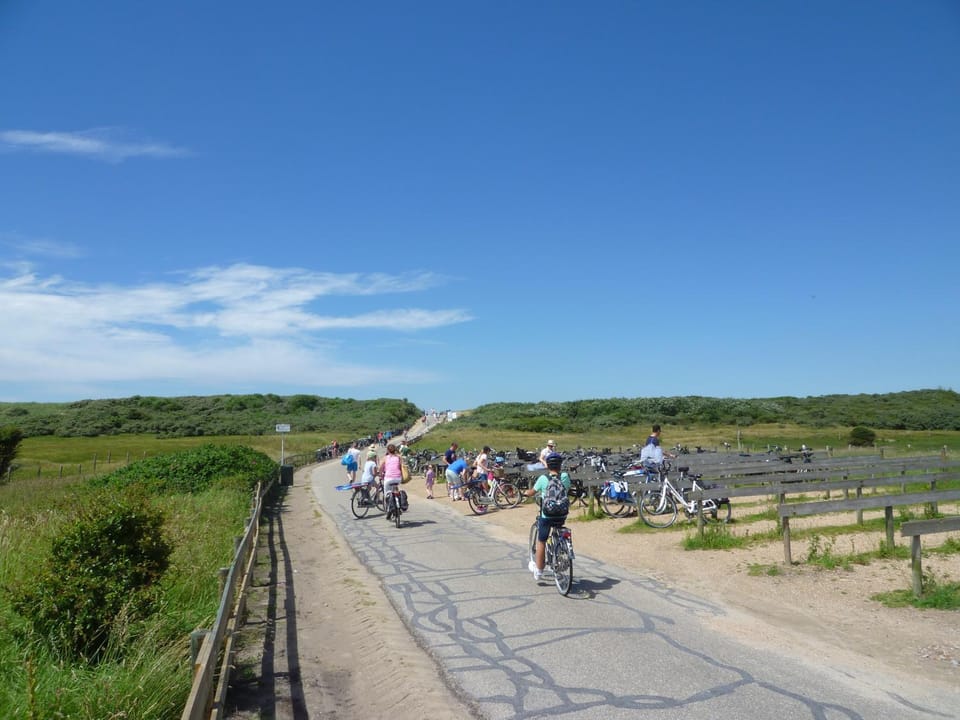 Day, Neighbourhood, Natural landscape, Beach, Cycling