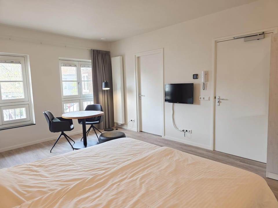 TV and multimedia, Dining area