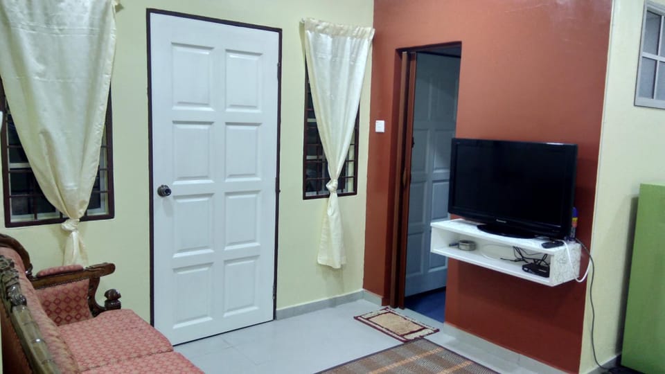 Bathroom, Living room