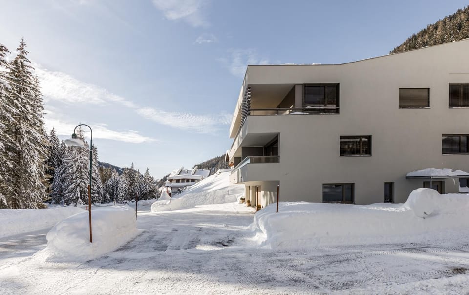 Facade/entrance, Mountain view
