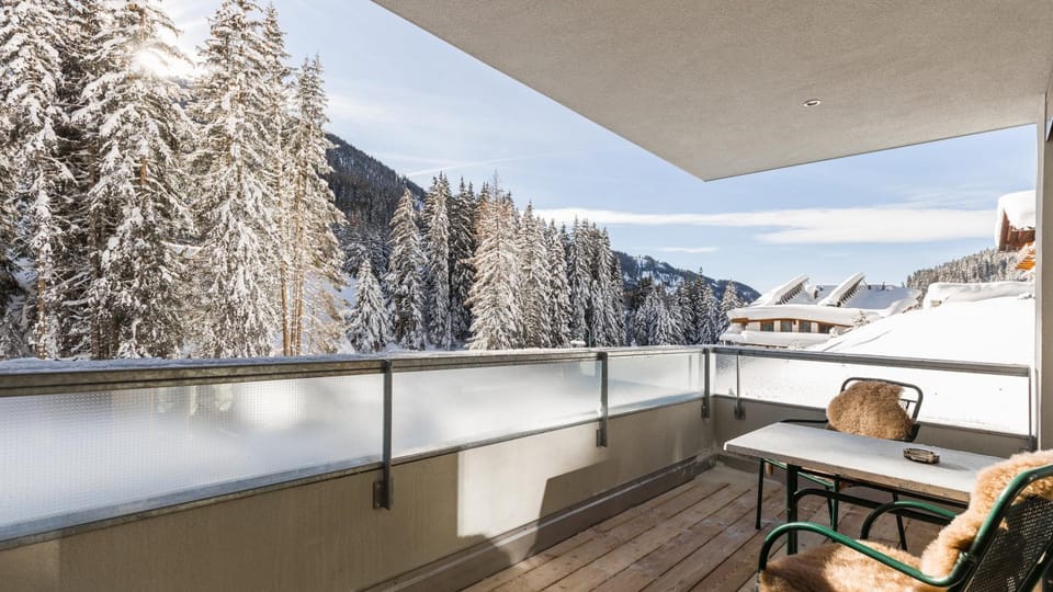 Balcony/Terrace, Seating area, Mountain view