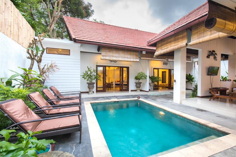 Property building, Patio, Patio, Garden, TV and multimedia, Living room, On site, Pool view, Pool view, Swimming pool, Swimming pool, Swimming pool