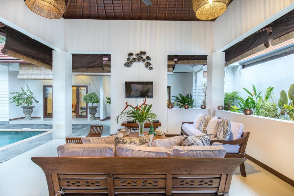 TV and multimedia, Living room, Seating area, Pool view, Pool view, Swimming pool, Swimming pool