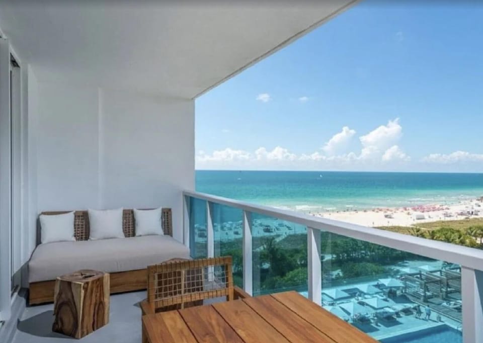 View (from property/room), Balcony/Terrace, Seating area, Sea view