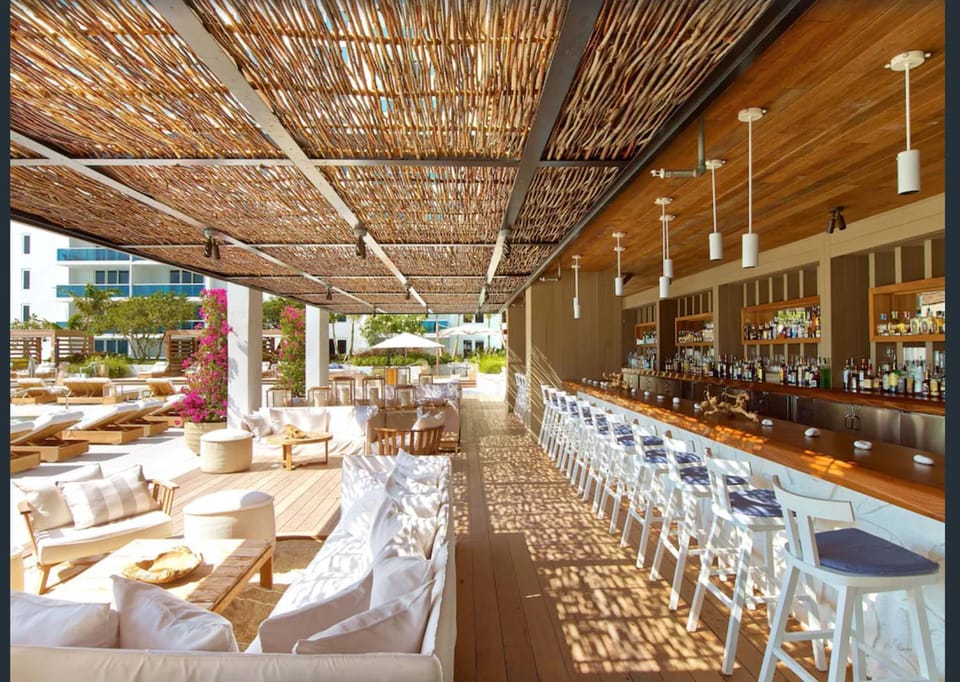 Restaurant/places to eat, Lounge or bar, Seating area