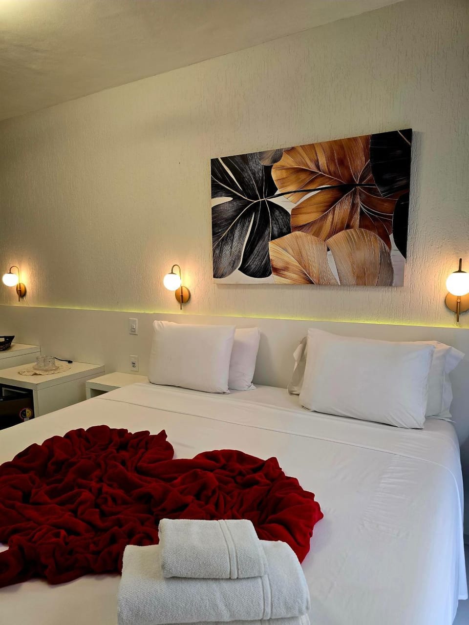 Bed, Photo of the whole room, Decorative detail, Bedroom
