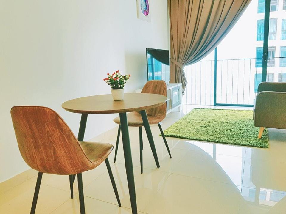 TV and multimedia, Living room, Seating area, Dining area