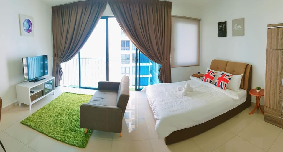 Bed, Photo of the whole room, Seating area, Bedroom