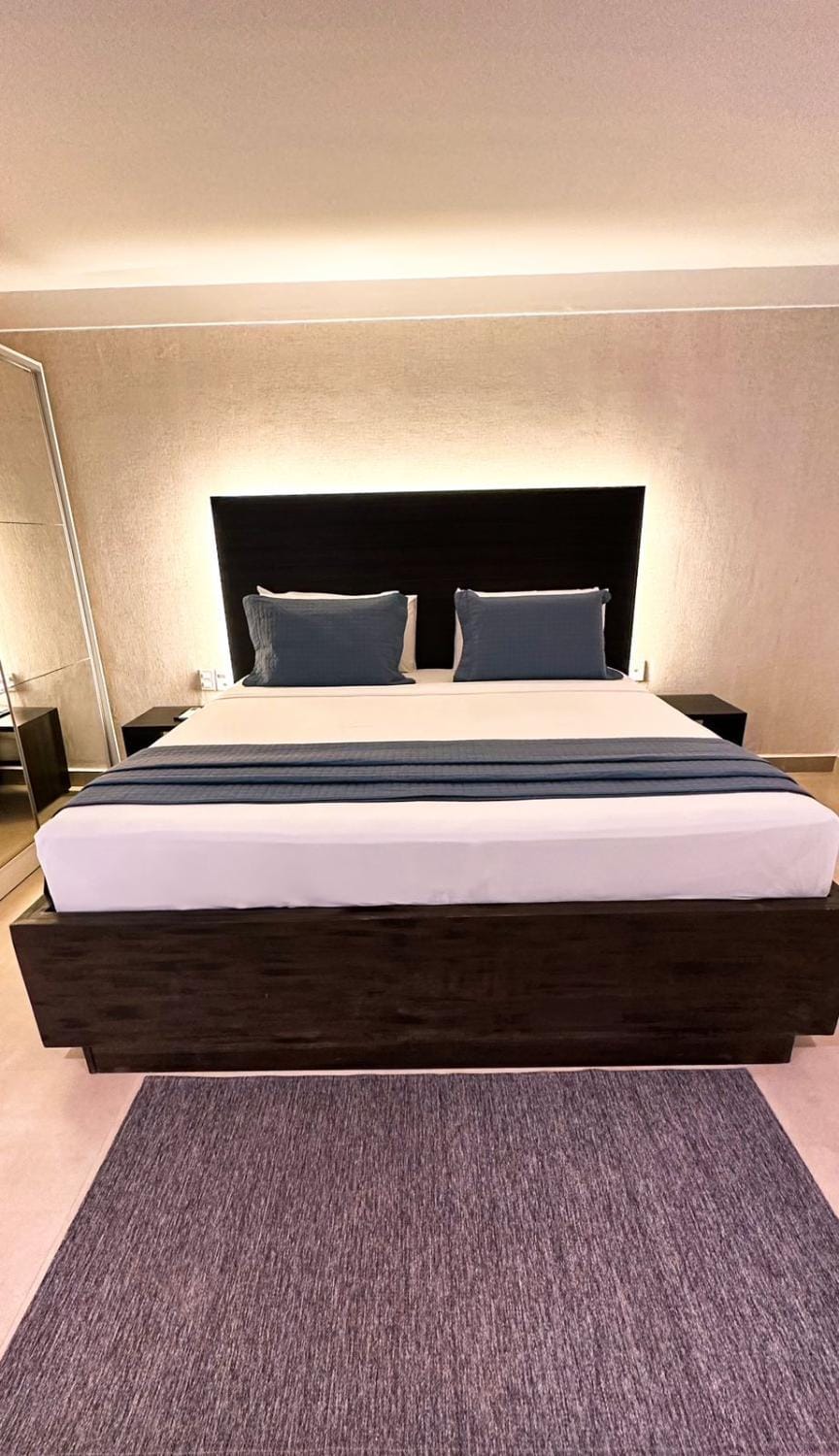 Bed, Hot Tub, safe, towels, wardrobe